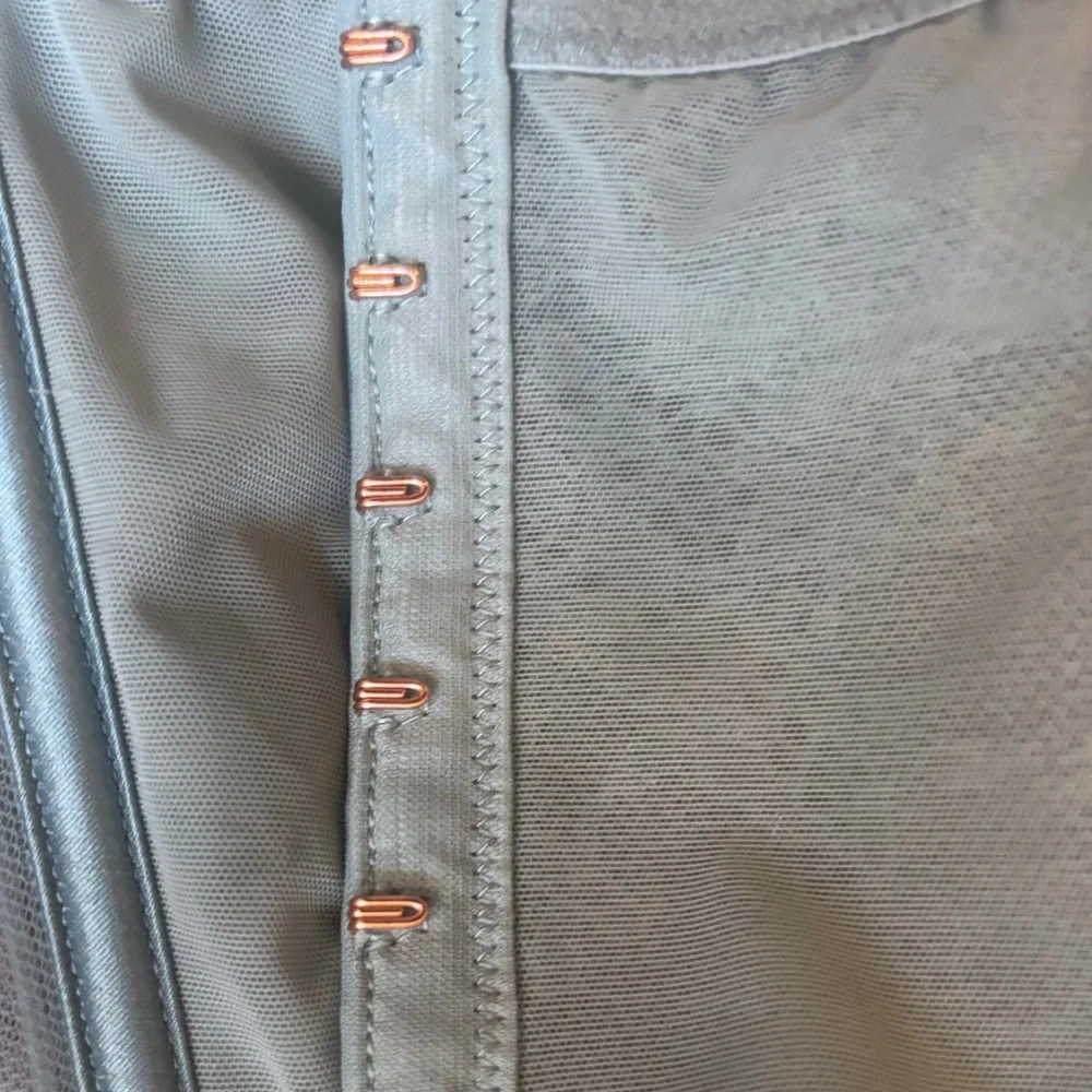 Victoria Secret Sage green Corset top Size: Medium DD (34D 34DD 36D 36DD) - Picture 7 of 7